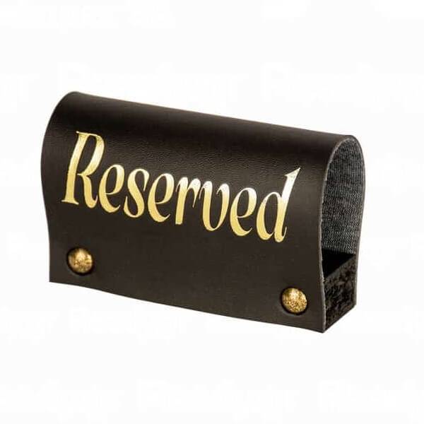 Σήμα πλαστικό 2 όψεων reserved δερμάτινο με βάση 10x7cm